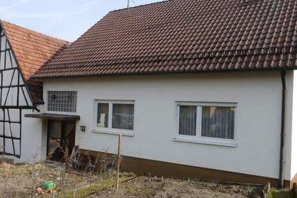 Wohnhaus in Ortsmitte Metzingen-Glems 3 zimmer
