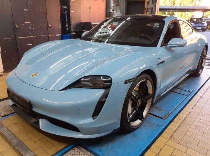 Porsche Taycan 21.600 km 79.800 € Gerlingen 70839