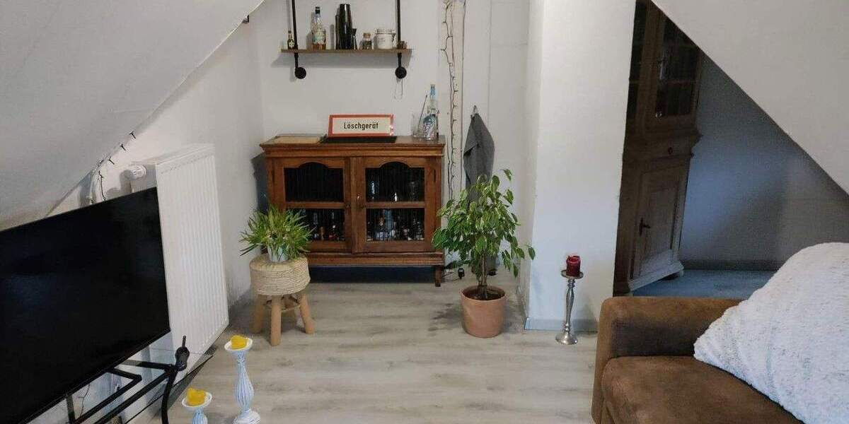 Einfamilienhaus Esslingen am Neckar (Oberesslingen) Oberesslingen - 8 Zimmer, 183 m&sup2;, 649.000&euro; | Angebot:24462303