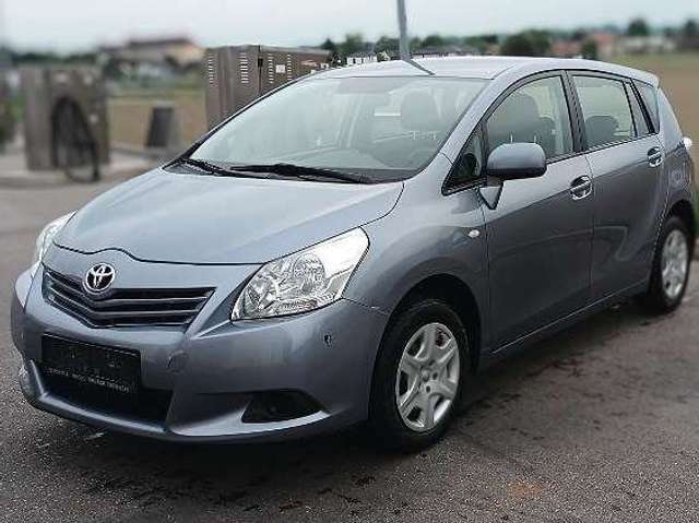 Toyota Verso 84.000 km 15.350 € Stuttgart 70199