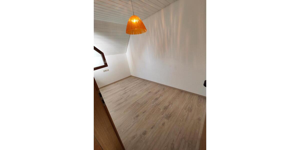 Dachgeschoßwohnung Nufringen - 2 Zimmer, 35 m&sup2;, 130.000&euro; | Angebot:25403529