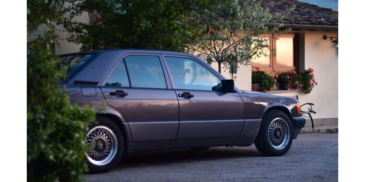 Mercedes-Benz 190 139.000 km 10.900 &euro; Leonberg 71229