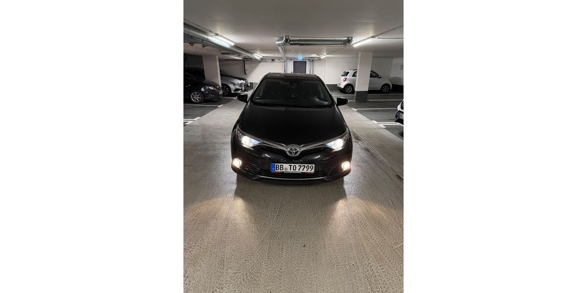 Toyota Auris 107.000 km 10.300 &euro; Böblingen 71034