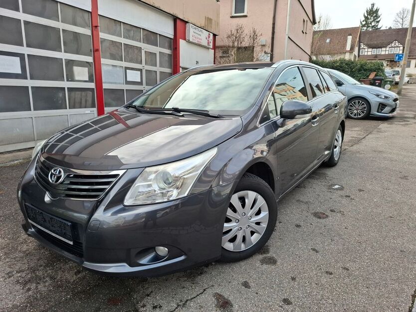 Toyota Avensis 182.000 km 7.700 € Stuttgart 70195