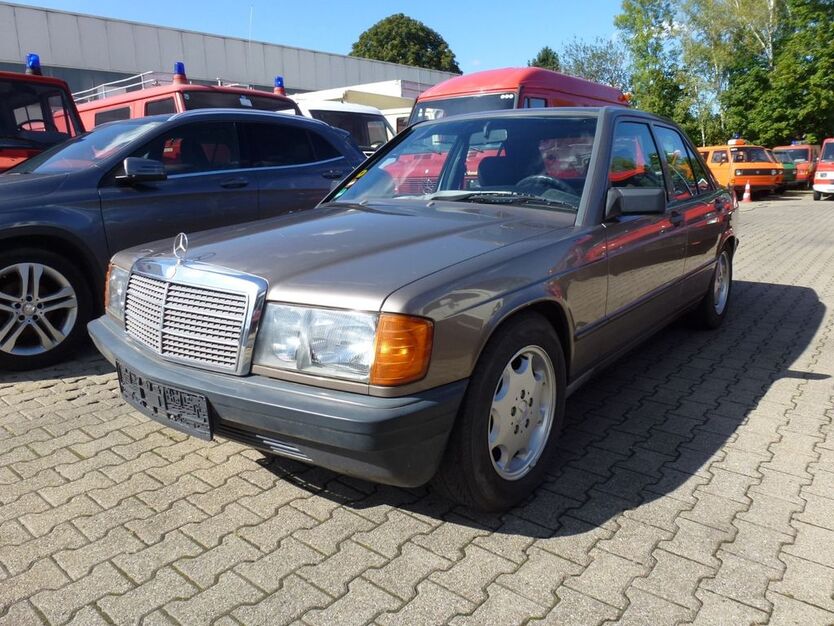 Mercedes-Benz 190 180.000 km 3.950 € Nürtingen bei Stuttgart 72622