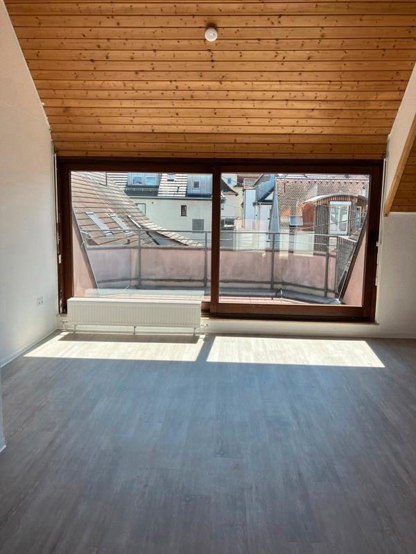 3-Zimmer-Dachgeschoß-Wohnnung in Bahnhofsnähe zimmer