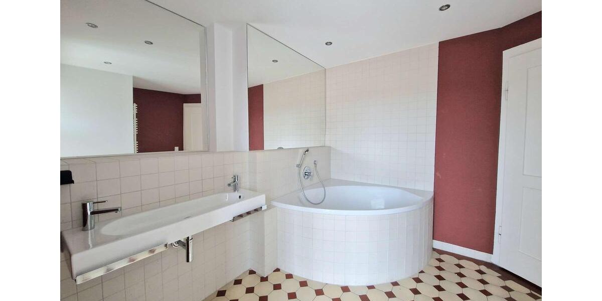 Dachgeschoßwohnung Stuttgart Stuttgart-Mitte - 5 Zimmer, 134 m&sup2;, 2.796&euro; | Angebot:24659602