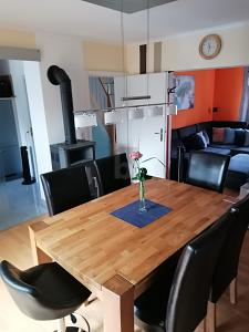 IDEAL FÜR DIE FAMILIE - MIT SONNIGEM GARTEN - Reihenendhaus Nürtingen | Angebot:27363362