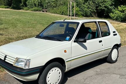 Peugeot 205 14.900 km 27.500 € Stuttgart 70193