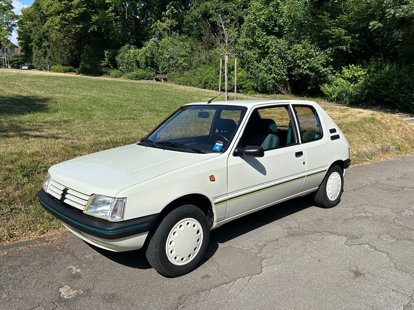Peugeot 205 14.900 km 27.500 € Stuttgart 70193