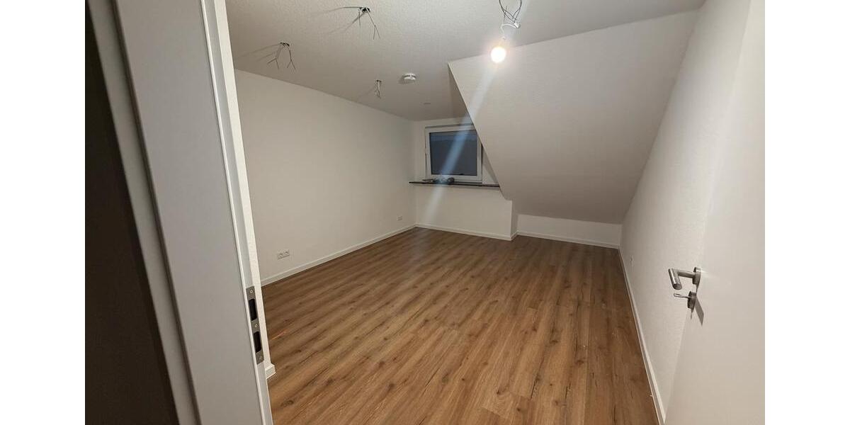 Dachgeschoßwohnung Pforzheim Eutingen - 2.5 Zimmer, 67 m&sup2;, 600&euro; | Angebot:25948445