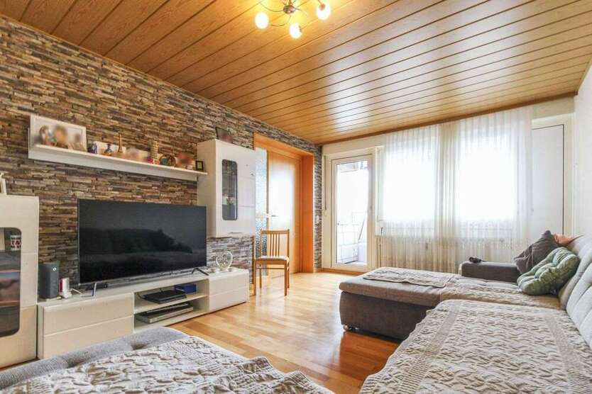 Wohnung zum Kaufen in Stuttgart 299.000 € 98.86 m²