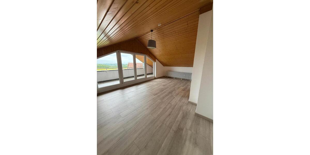 Dachgeschoßwohnung Ludwigsburg Hoheneck - 3 Zimmer, 55 m&sup2;, 1.000&euro; | Angebot:26483179