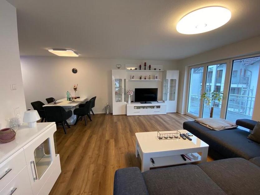 Stilvolle, neuwertige 4,5-Zimmer-Wohnung mit Balkon und EBK