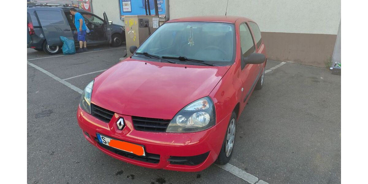 Renault Clio 81.000 km 2.390 &euro; Stuttgart 70619