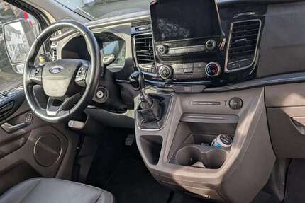 Ford Tourneo Custom 63.000 km 39.850 € Neuhausen 73765