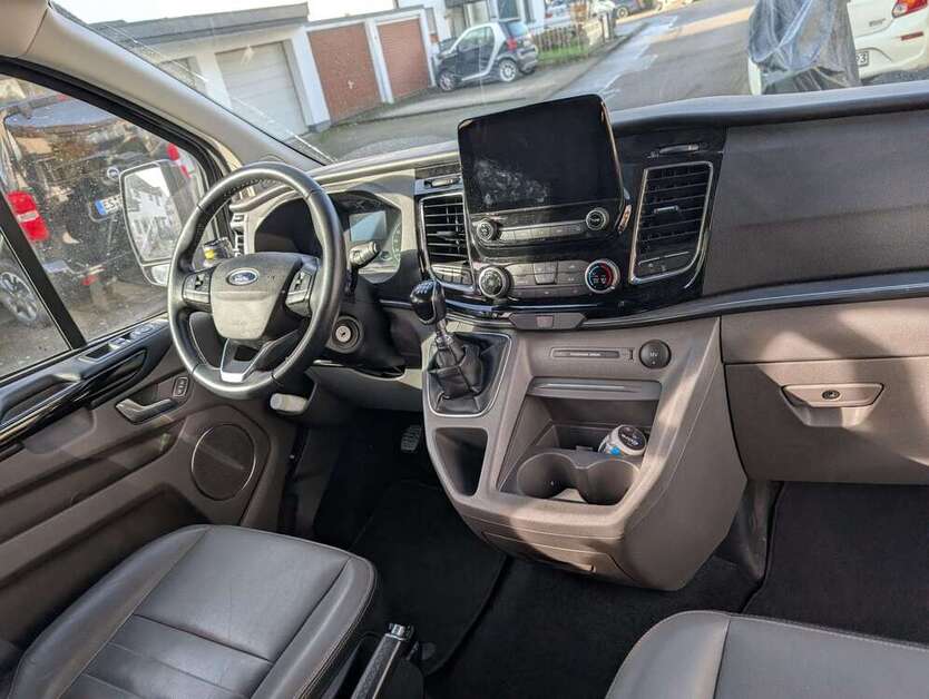Ford Tourneo Custom 63.000 km 39.850 € Neuhausen 73765