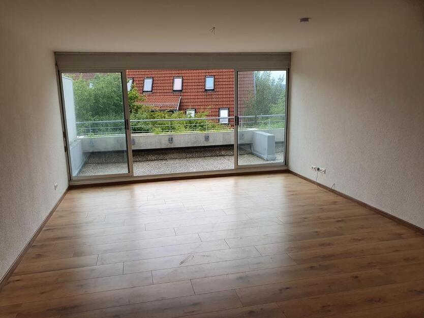 Lichtdurchflutete 4-Zimmer-Wohnung mit großem Balkon & Garage
