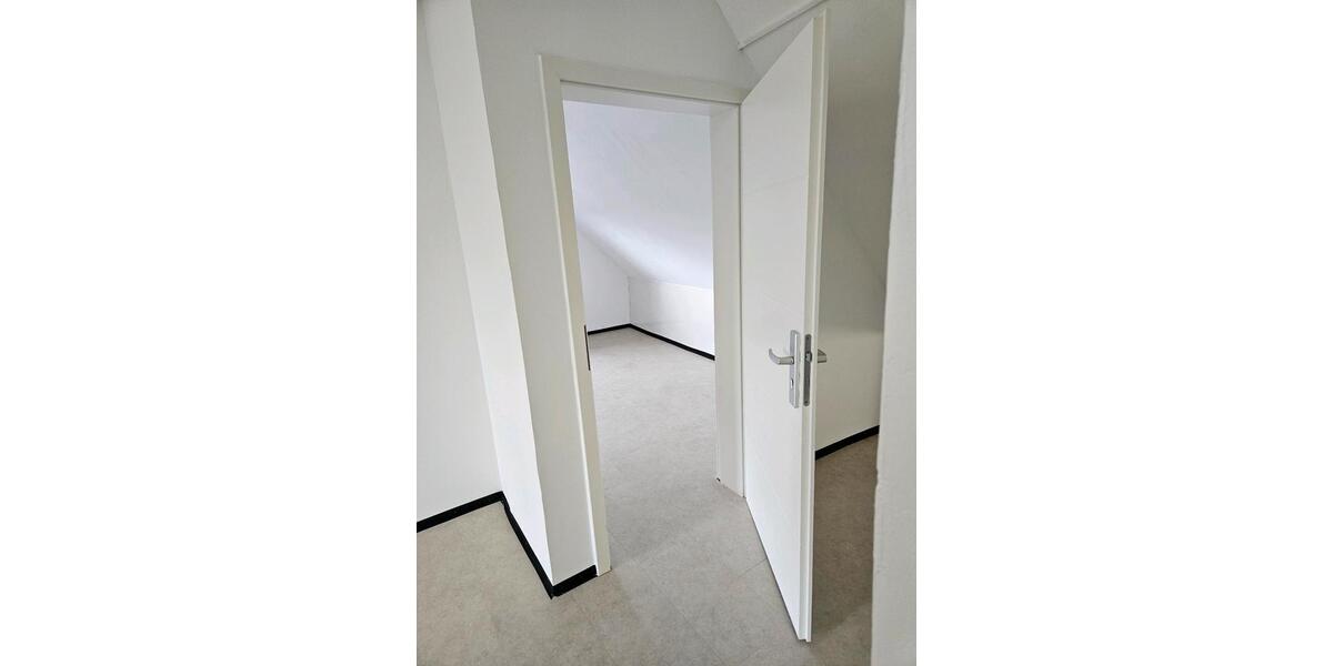 Dachgeschoßwohnung Stuttgart Neuwirtshaus - 2 Zimmer, 84 m&sup2;, 636&euro; | Angebot:25967867