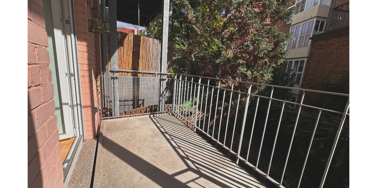 Gepflegte 3-Zi.-Altbauwohnung mit Balkon und großer Terrasse in Stuttgart-West - Erdgeschoßwohnung Stuttgart Stuttgart-West (Stadtbezirk) | Angebot:27505240