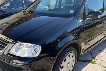 VW Touran 176.000 km 2.950 &euro; Sindelfingen/Stuttgart 71069