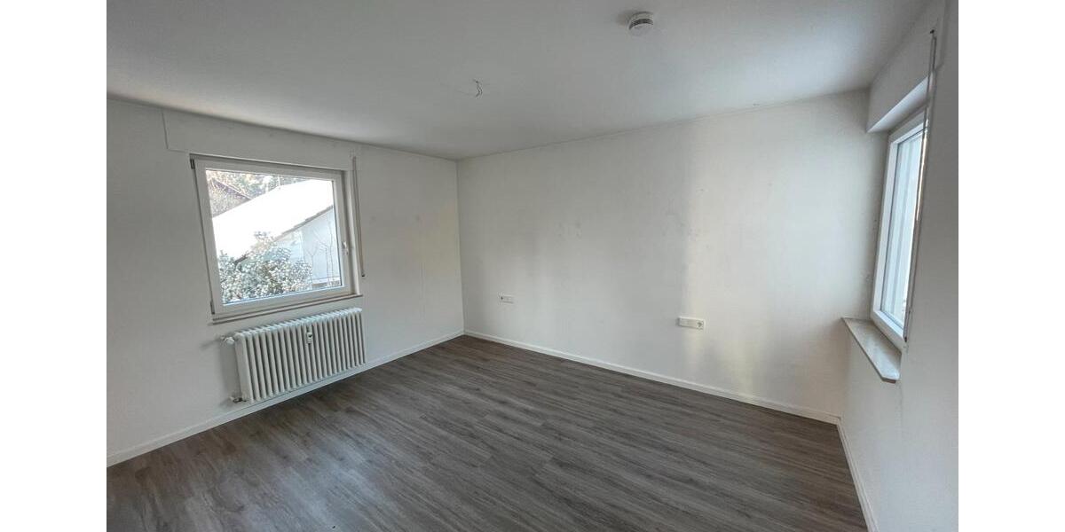 Etagenwohnung Esslingen am Neckar Hegensberg - 4 Zimmer, 90 m&sup2;, 1.300&euro; | Angebot:27595298