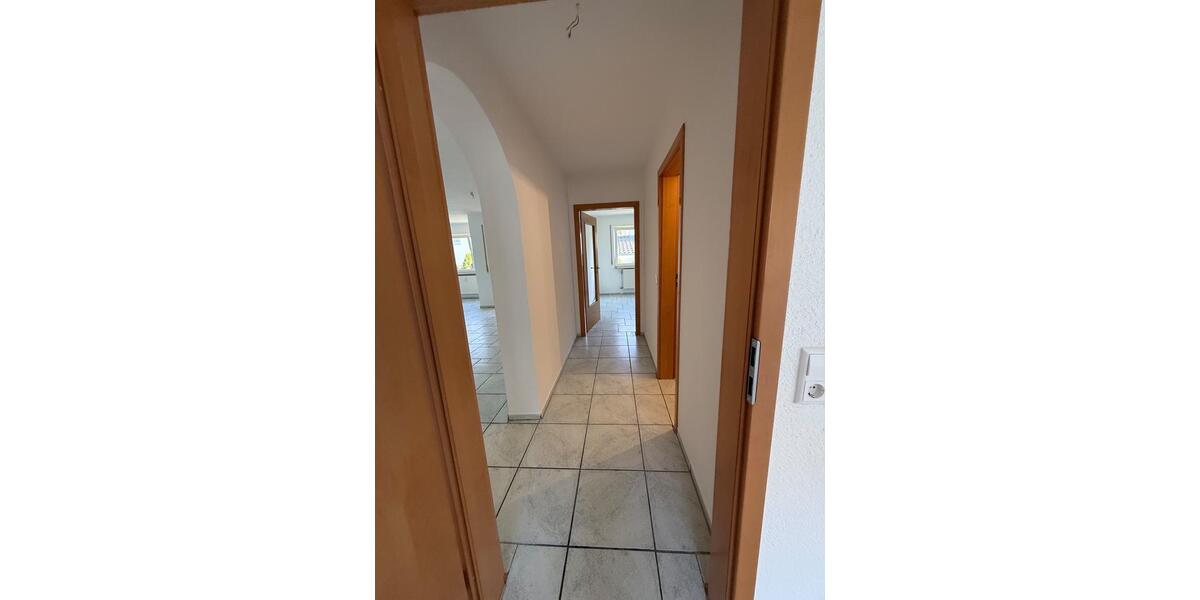 Etagenwohnung Reutlingen Sondelfingen - 3.5 Zimmer, 79 m&sup2;, 1.200&euro; | Angebot:27543998