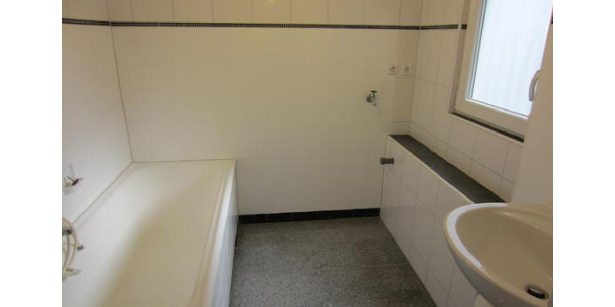 Dachgeschoßwohnung Wendlingen am Neckar - 3.5 Zimmer, 66 m&sup2;, 825&euro; | Angebot:25253407