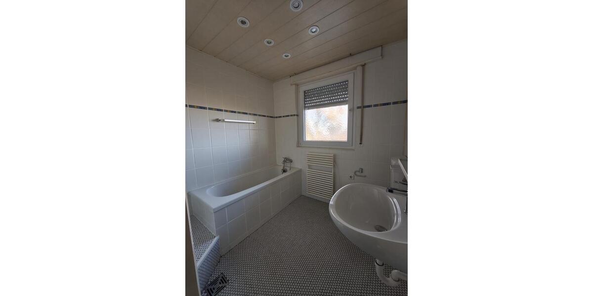 Doppelhaushälfte Ostfildern - 5.5 Zimmer, 135 m&sup2;, 1.850&euro; | Angebot:24371025