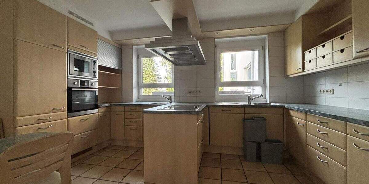Großzügiges Wohnen -- ca. 230 qm auf einer Etage! 5 zimmer