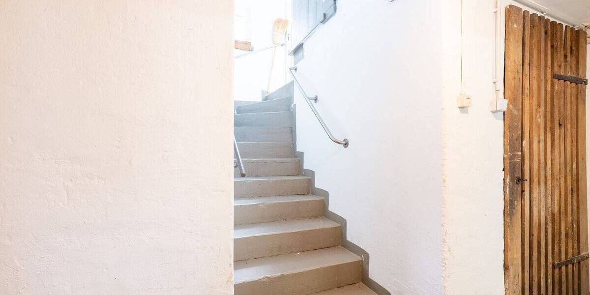 Mehrfamilienhaus, Wohnhaus Stuttgart Degerloch - 8 Zimmer, 170 m&sup2;, 775.000&euro; | Angebot:25685446