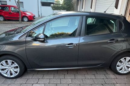 Peugeot 208 124.269 km 4.500 &euro; Stuttgart 70327