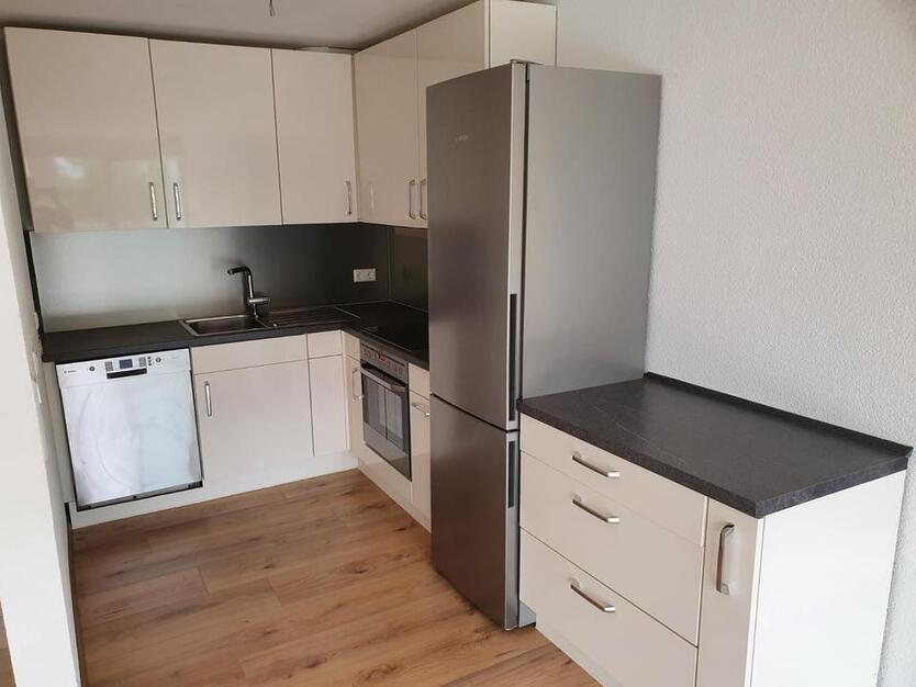Lichtdurchflutete 4-Zimmer-Wohnung mit großem Balkon & Garage