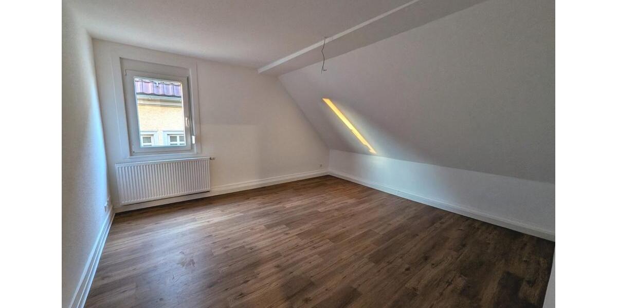 Dachgeschoßwohnung Ludwigsburg - 4 Zimmer, 97 m&sup2;, 1.315&euro; | Angebot:27608091