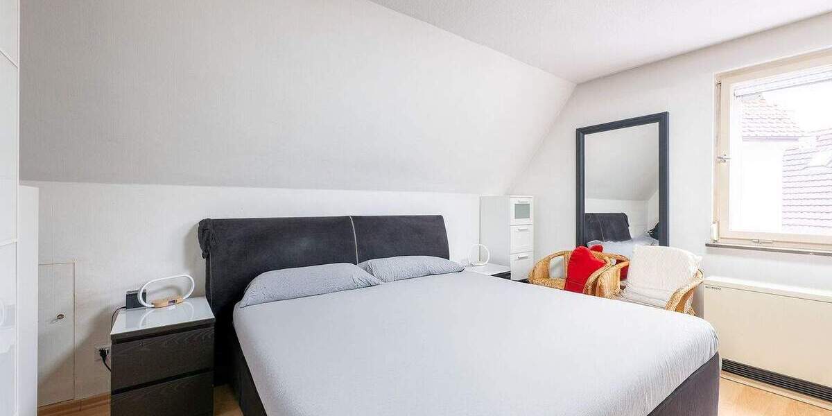 Mehrfamilienhaus, Wohnhaus Stuttgart Degerloch - 9 Zimmer, 140 m&sup2;, 740.000&euro; | Angebot:24635350