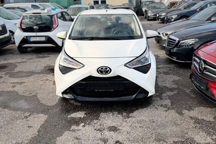 Toyota Aygo (X) 74.600 km 8.600 &euro; Sindelfingen 71065