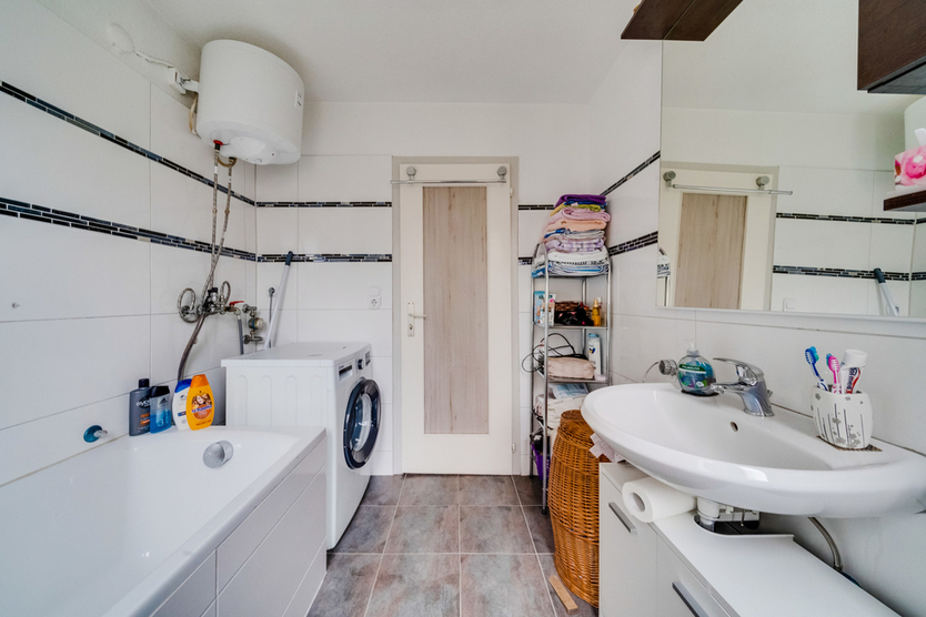 Wohn- und Geschäftshaus in der Reutlinger Innenstadt - für Investoren und Eigennutzer 8 zimmer