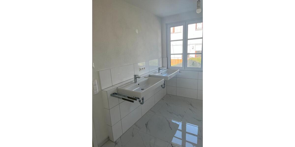Reihenhaus Ostfildern - 8 Zimmer, 250 m&sup2;, 4.700&euro; | Angebot:26399281
