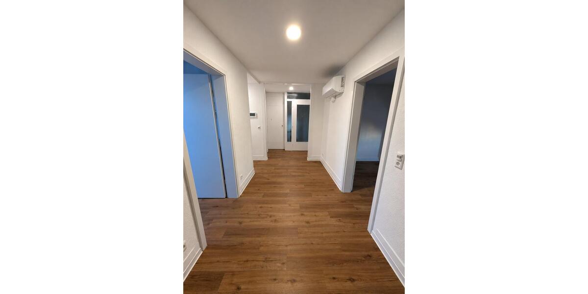 Dachgeschoßwohnung Ludwigsburg - 4 Zimmer, 97 m&sup2;, 1.315&euro; | Angebot:27608091