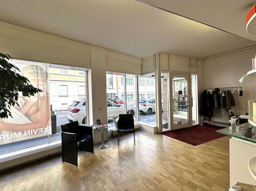 Einzelhandel in Stuttgart 1.480 € 87.63 m²