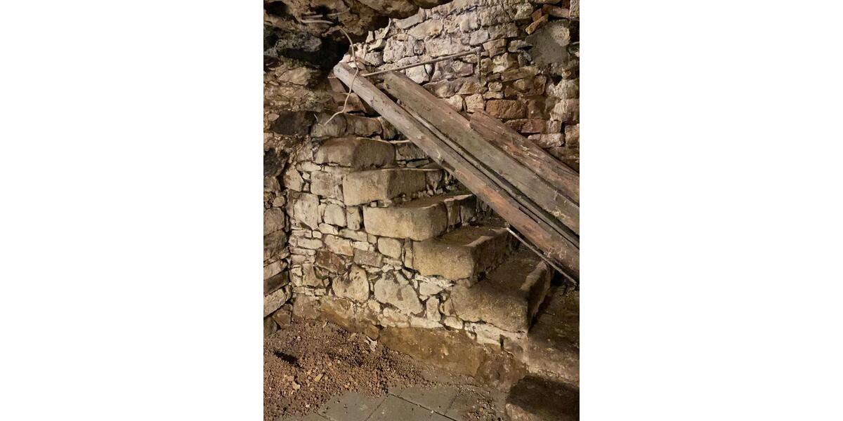 Von privat: 1 12 Zimmerwohnung in historischem Haus in Esslingen 2 zimmer