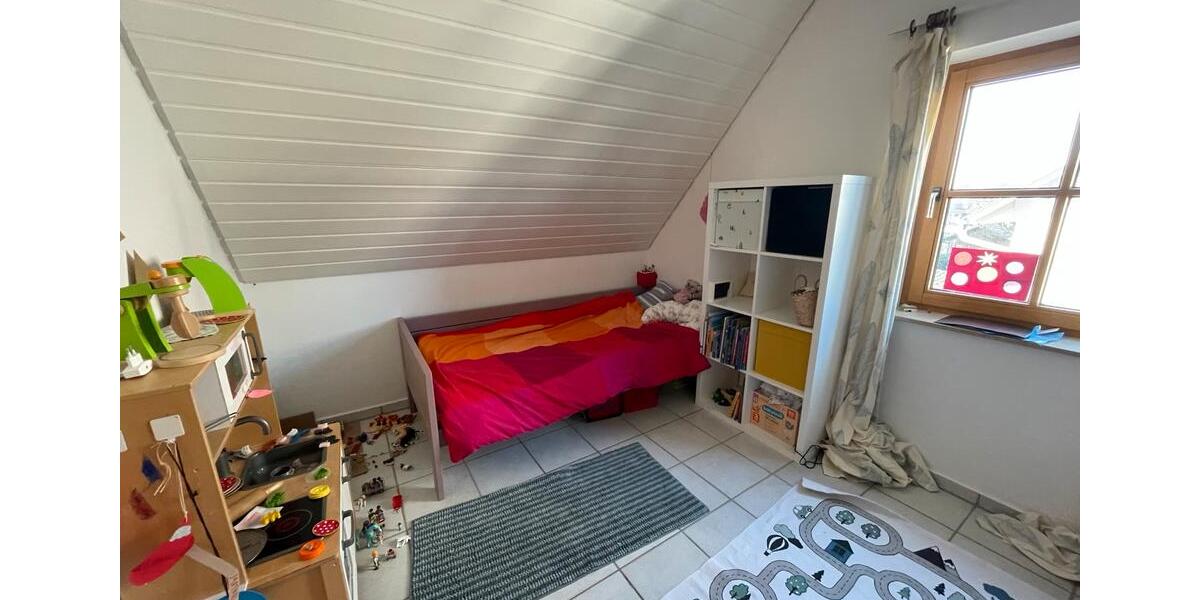 Dachgeschoßwohnung Rottenburg am Neckar - 3 Zimmer, 72 m&sup2;, 1.300&euro; | Angebot:24609257
