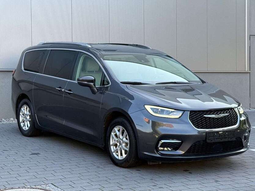 Chrysler Pacifica 37.300 km 28.900 € Kornwestheim 70806