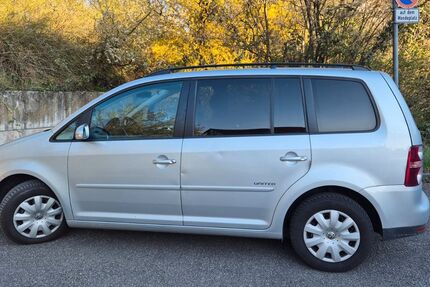 VW Touran 158.000 km 5.600 € Stuttgart 70435