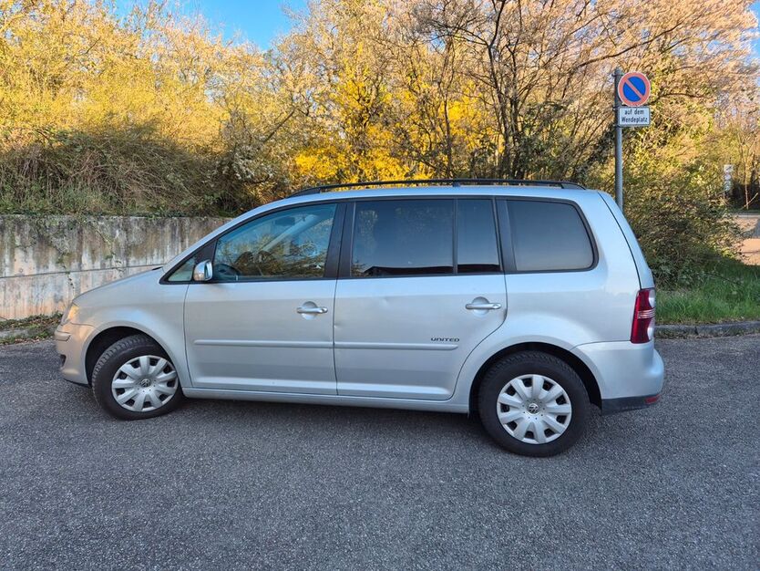 VW Touran 158.000 km 5.600 € Stuttgart 70435