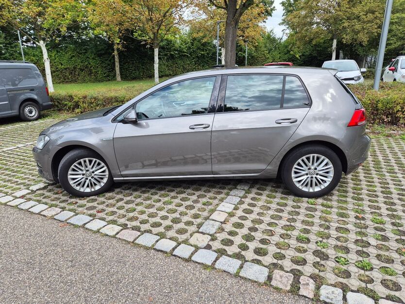 VW Golf 124.300 km 9.600 € Fellbach 70734