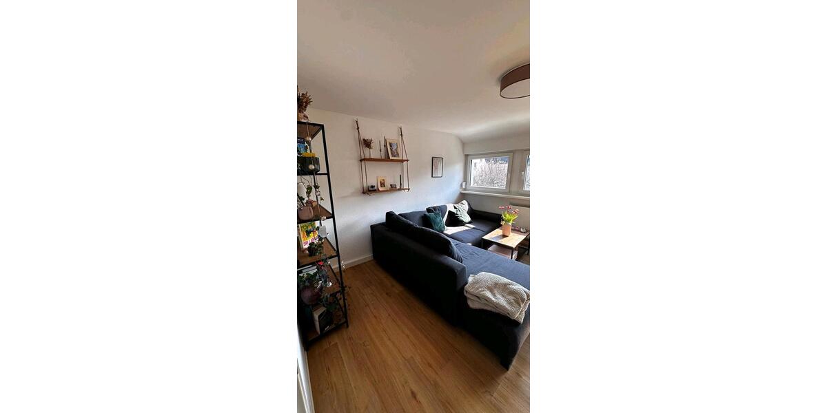 Dachgeschoßwohnung Stuttgart Feuerbach - 35 Zimmer, 65 m&sup2;, 1.050&euro; | Angebot:25824877