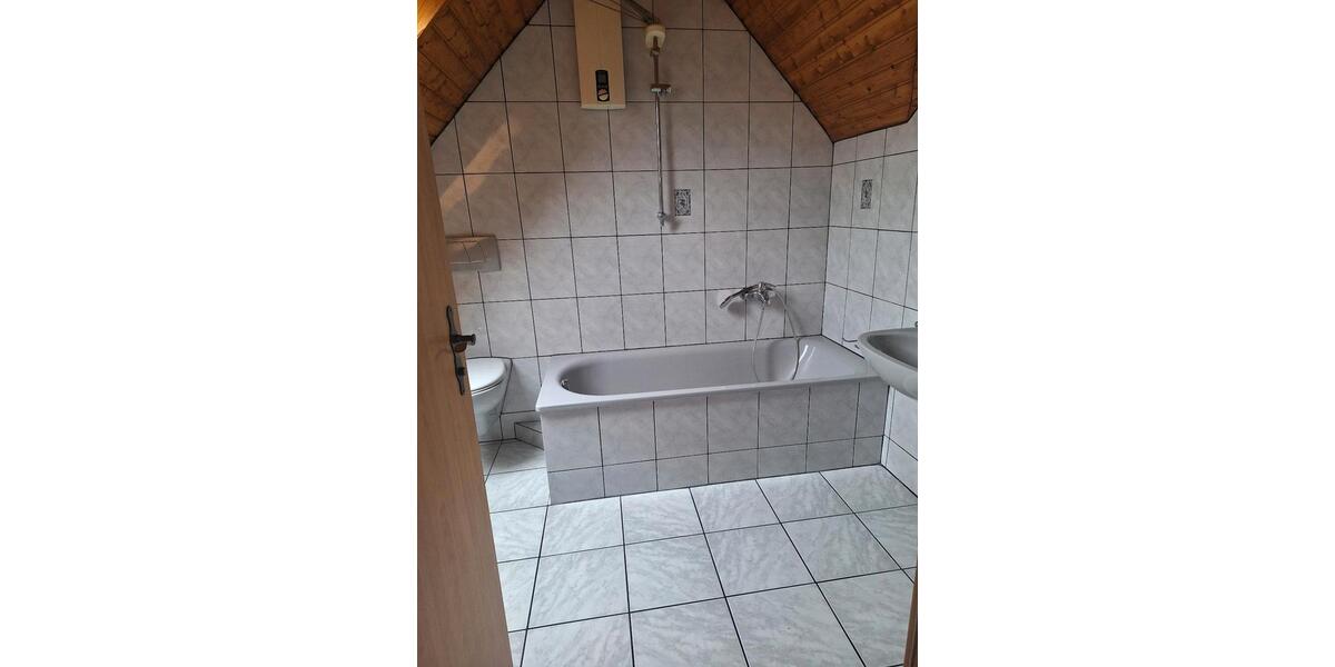 Dachgeschoßwohnung Mühlacker - 3 Zimmer, 86 m&sup2;, 720&euro; | Angebot:26144386