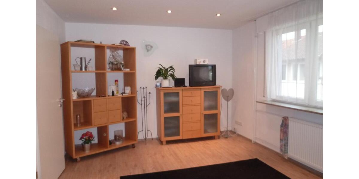 Senioren Aufgepasst - schöne Wohnung mit Gartenanteil ! 2 zimmer