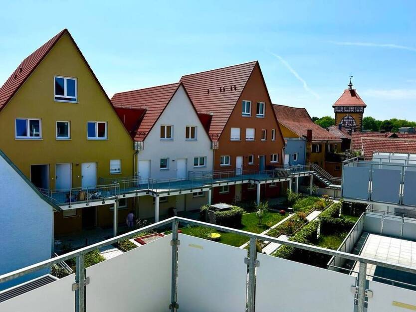 EXKLUSIVE-NEUBAU-ERSTBEZUG! Traumhafte DG-Wohnung mit Top-Ausstattung (Balkon, EBK, Aufzug uvm.) in sonniger direkter City-Lage!